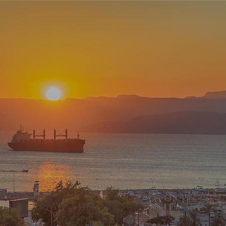 Shweiki International Hotel Aqaba Esterno foto