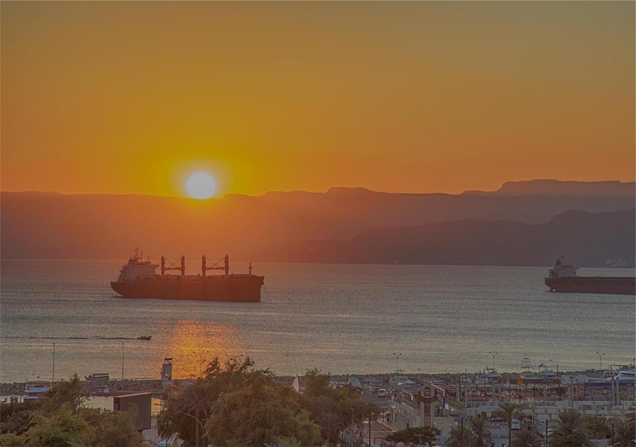 Shweiki International Hotel Aqaba Esterno foto